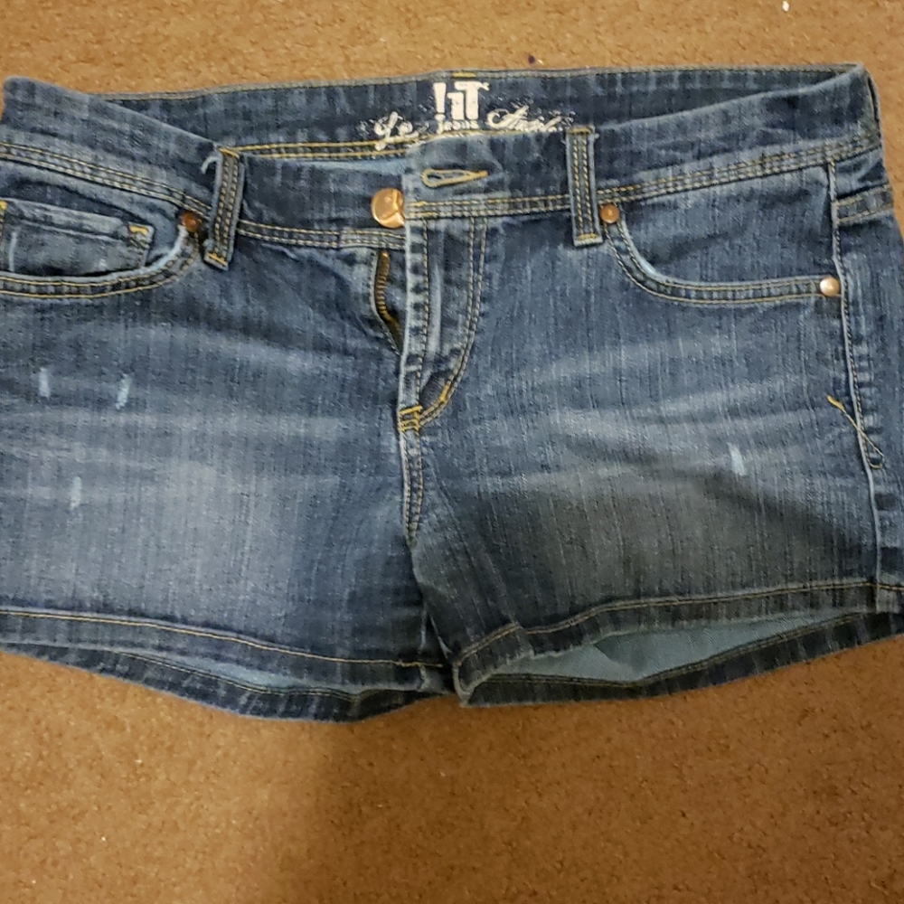 It jean shorts